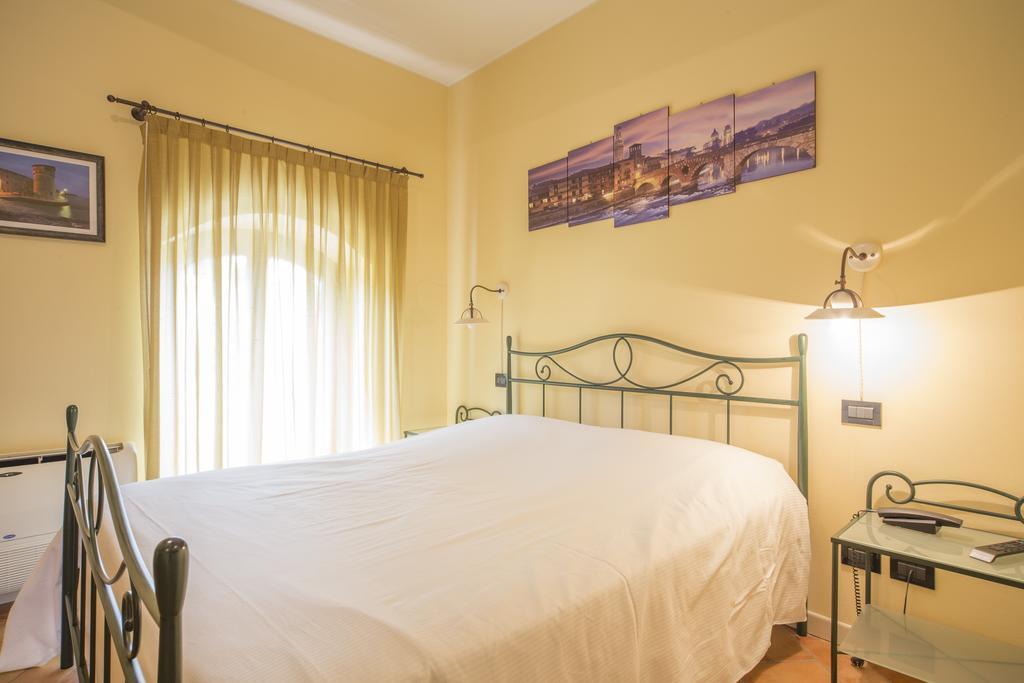 Hotel Antichi Cortili دوسّوبونو الغرفة الصورة
